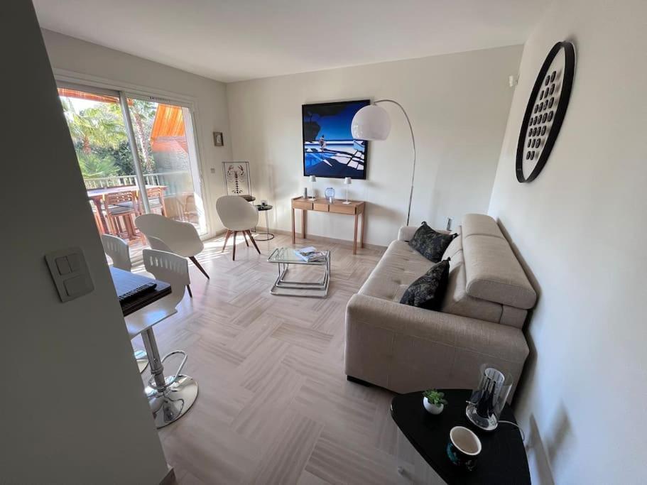 Appartement Avec Terrasse, Vue Jardin Et Piscine Antibes Exterior foto