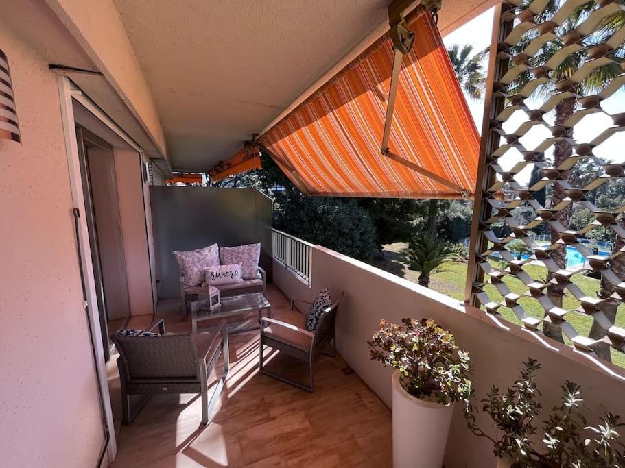 Appartement Avec Terrasse, Vue Jardin Et Piscine Antibes Exterior foto