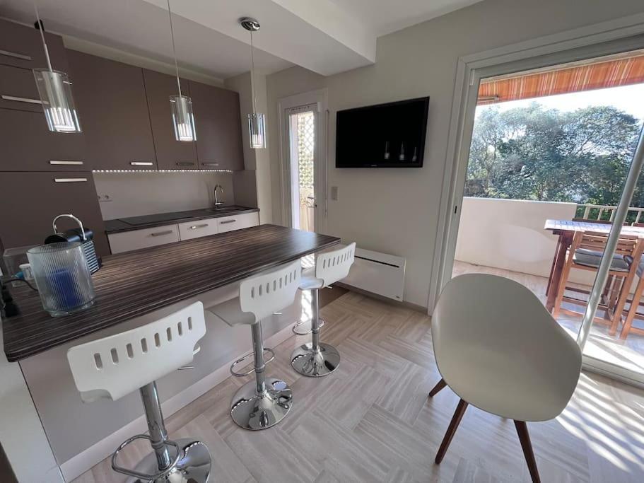 Appartement Avec Terrasse, Vue Jardin Et Piscine Antibes Exterior foto