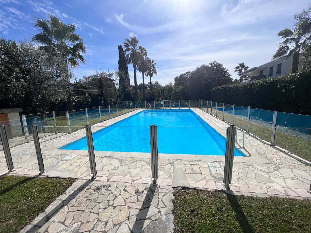 Appartement Avec Terrasse, Vue Jardin Et Piscine Antibes Exterior foto